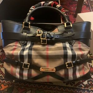 Burberry purse
